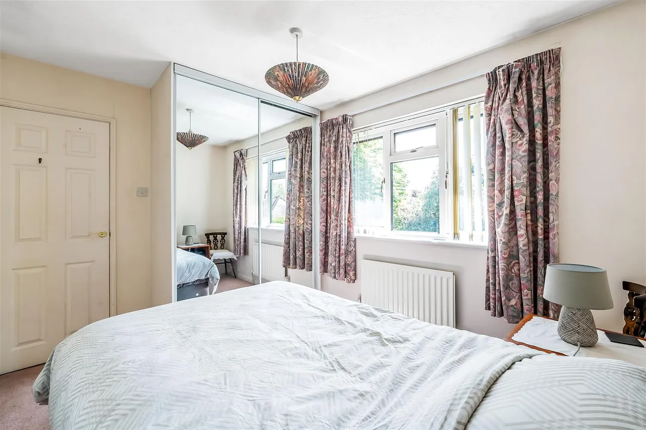 Aston Close, Ashtead, KT21, photo 12