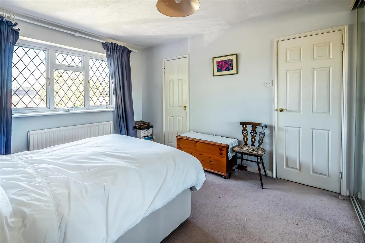 Aston Close, Ashtead, KT21, photo 11
