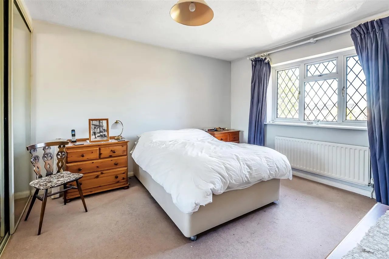 Aston Close, Ashtead, KT21, photo 10