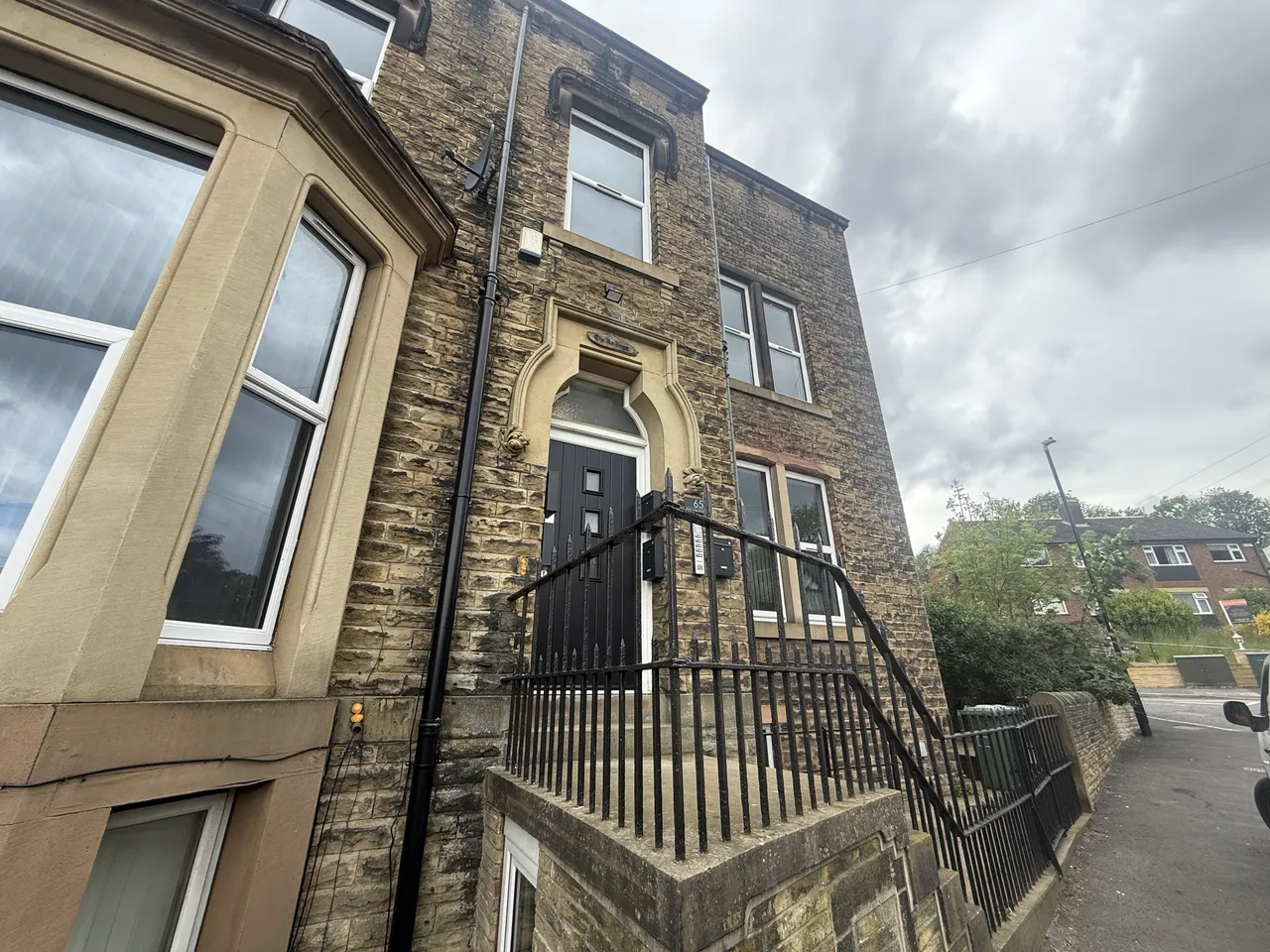 1 bed flat to rent — Birkby Lodge Road, HUDDERSFIELD
