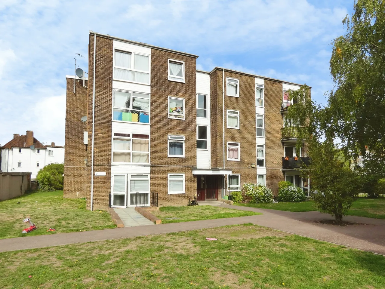 2 bed flat to rent, Woodcote Road, Wallington, SM6