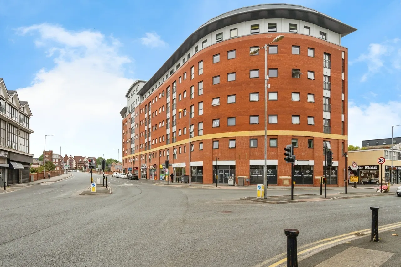 2 bed flat for sale, Marsden Road, Bolton, BL1