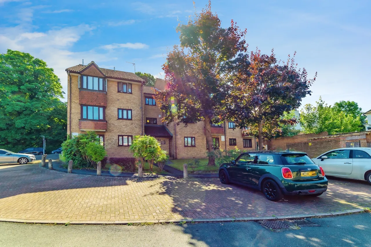 1 bed flat for sale — Westbury Close, Whyteleafe, Surrey, CR3