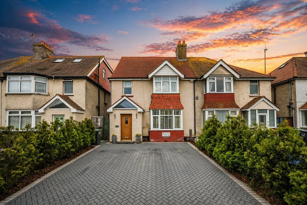 3 bed house for sale, St. Anthonys Avenue, Eastbourne, BN23