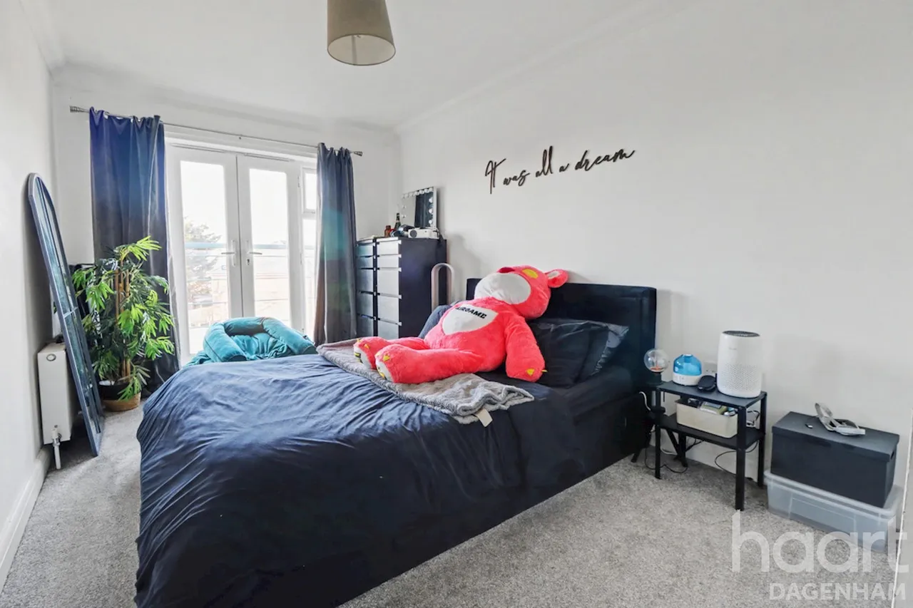 St Mark's Place, Dagenham, RM10, photo 6