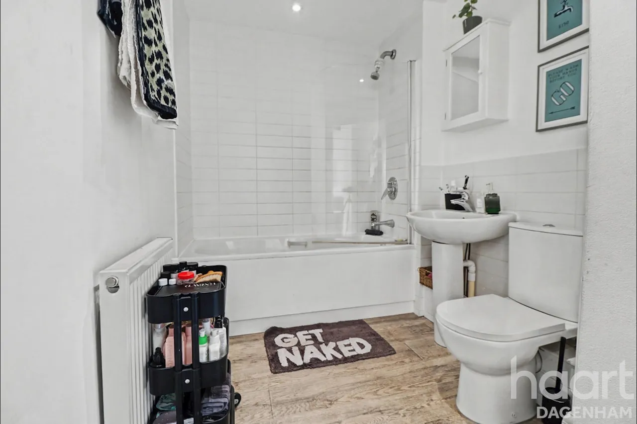 St Mark's Place, Dagenham, RM10, photo 7