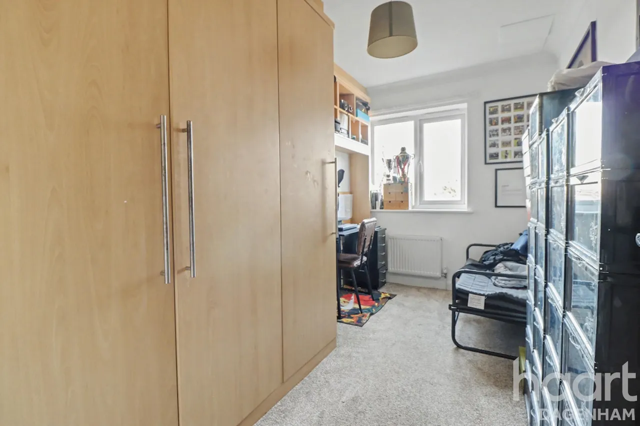 St Mark's Place, Dagenham, RM10, photo 8