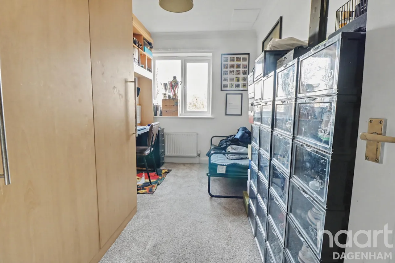 St Mark's Place, Dagenham, RM10, photo 5