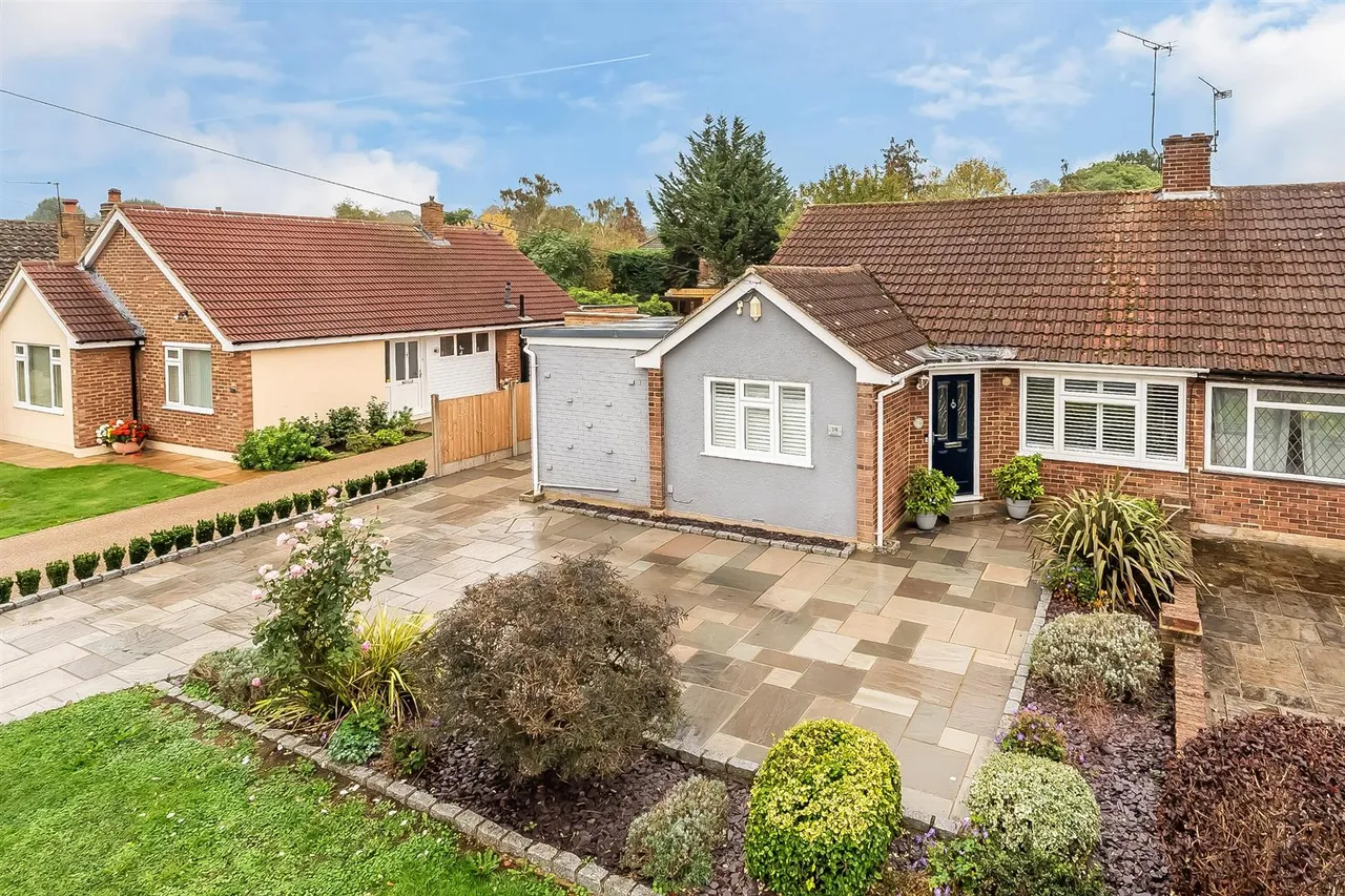 3 bed house for sale, The Garstons, Great Bookham, KT23