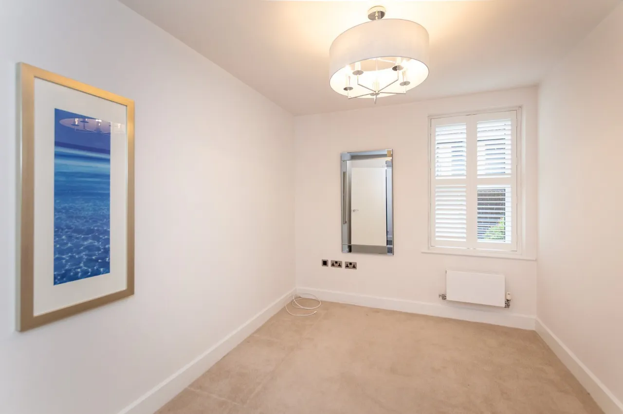 Pwllycrochan Avenue, Colwyn Bay, photo 10