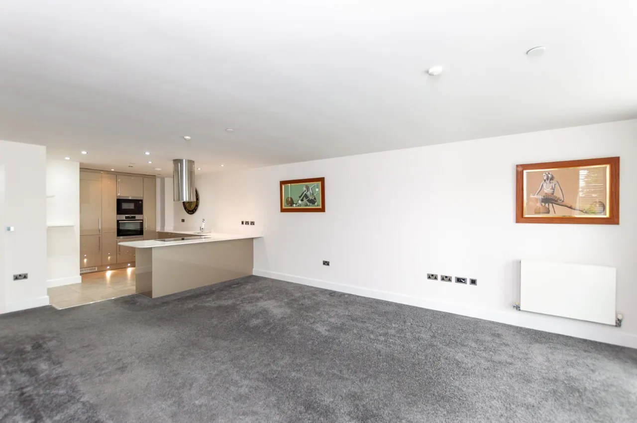 Pwllycrochan Avenue, Colwyn Bay, photo 2