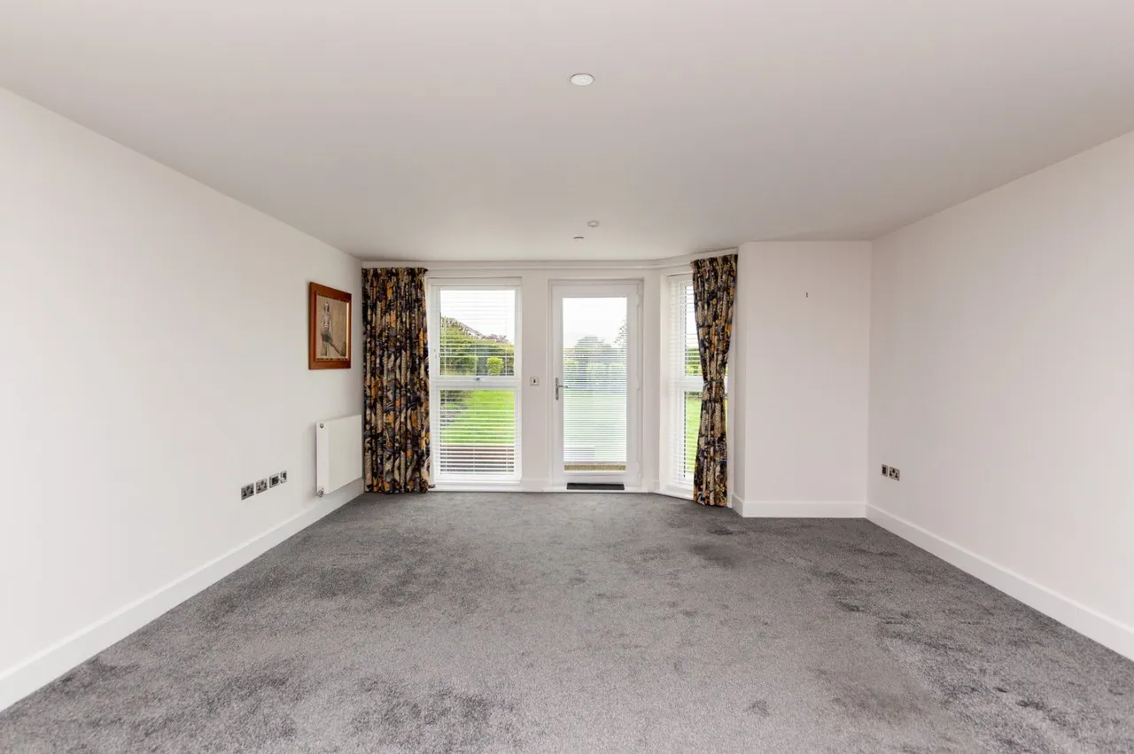 Pwllycrochan Avenue, Colwyn Bay, photo 4