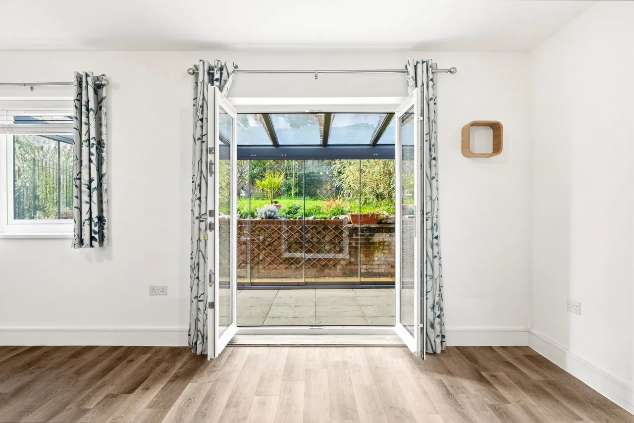 Ffordd Yr Olchfa, Swansea, SA2, photo 18