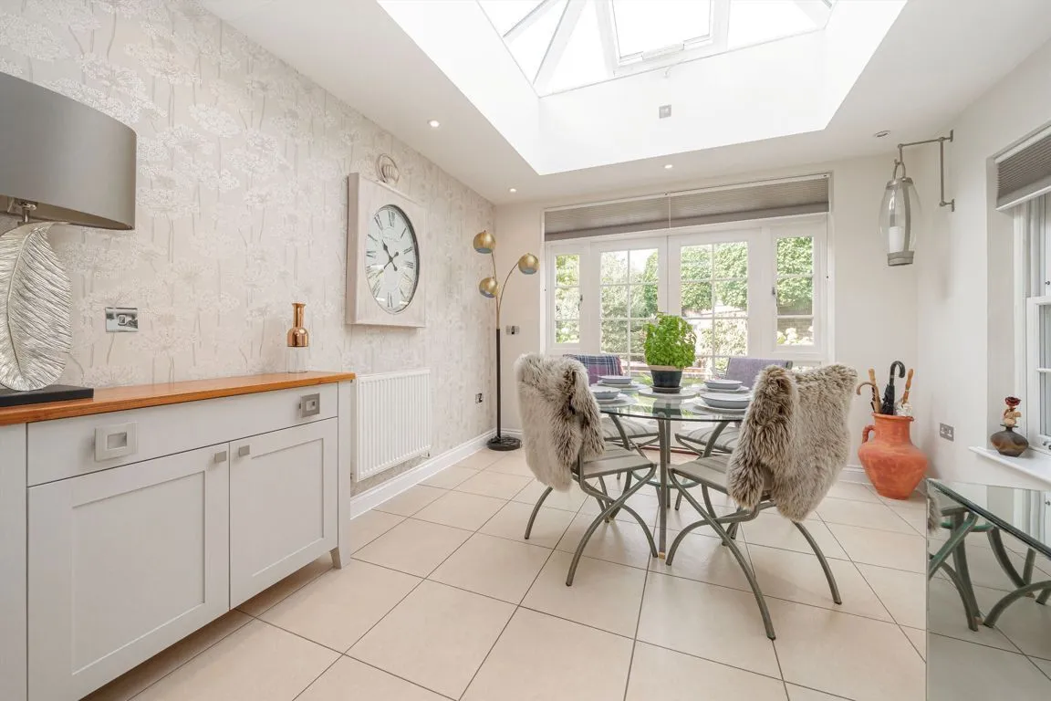 Lincoln Grove, Weybridge, KT13, photo 5