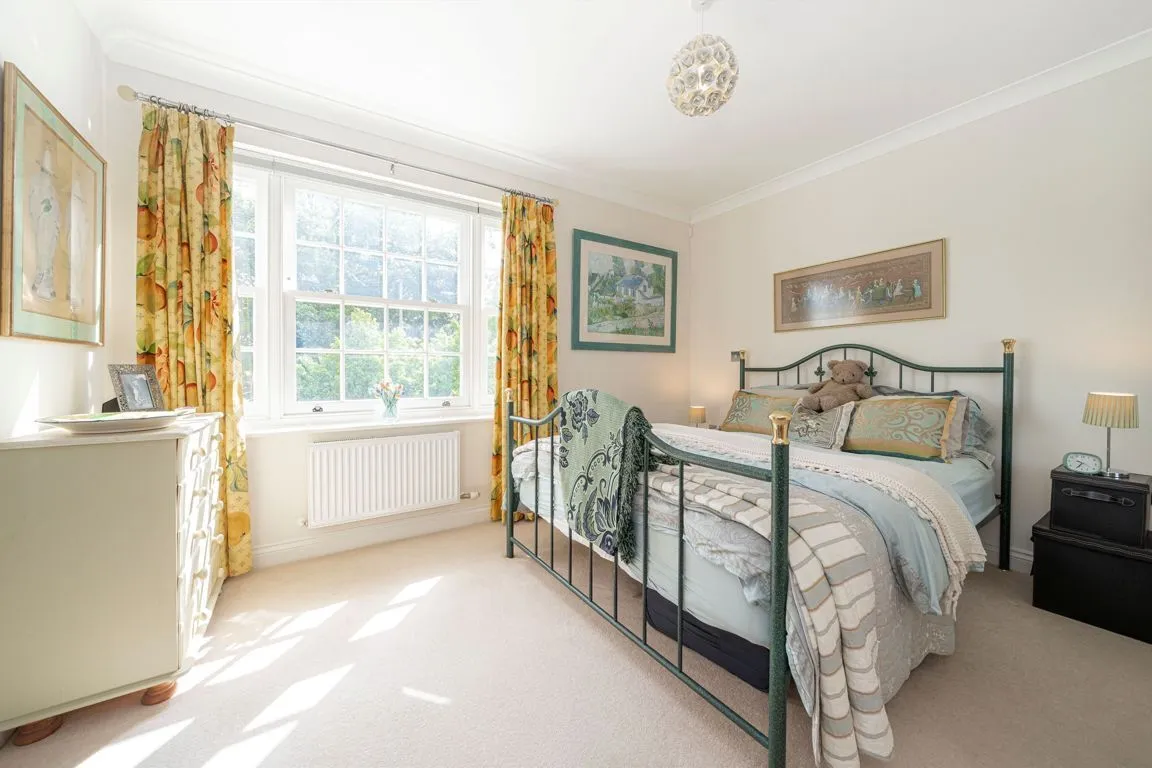 Lincoln Grove, Weybridge, KT13, photo 7