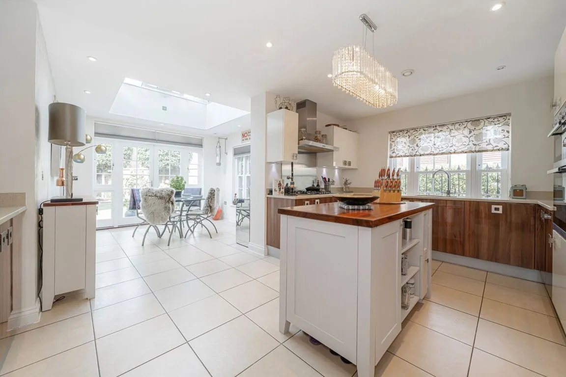 Lincoln Grove, Weybridge, KT13, photo 4