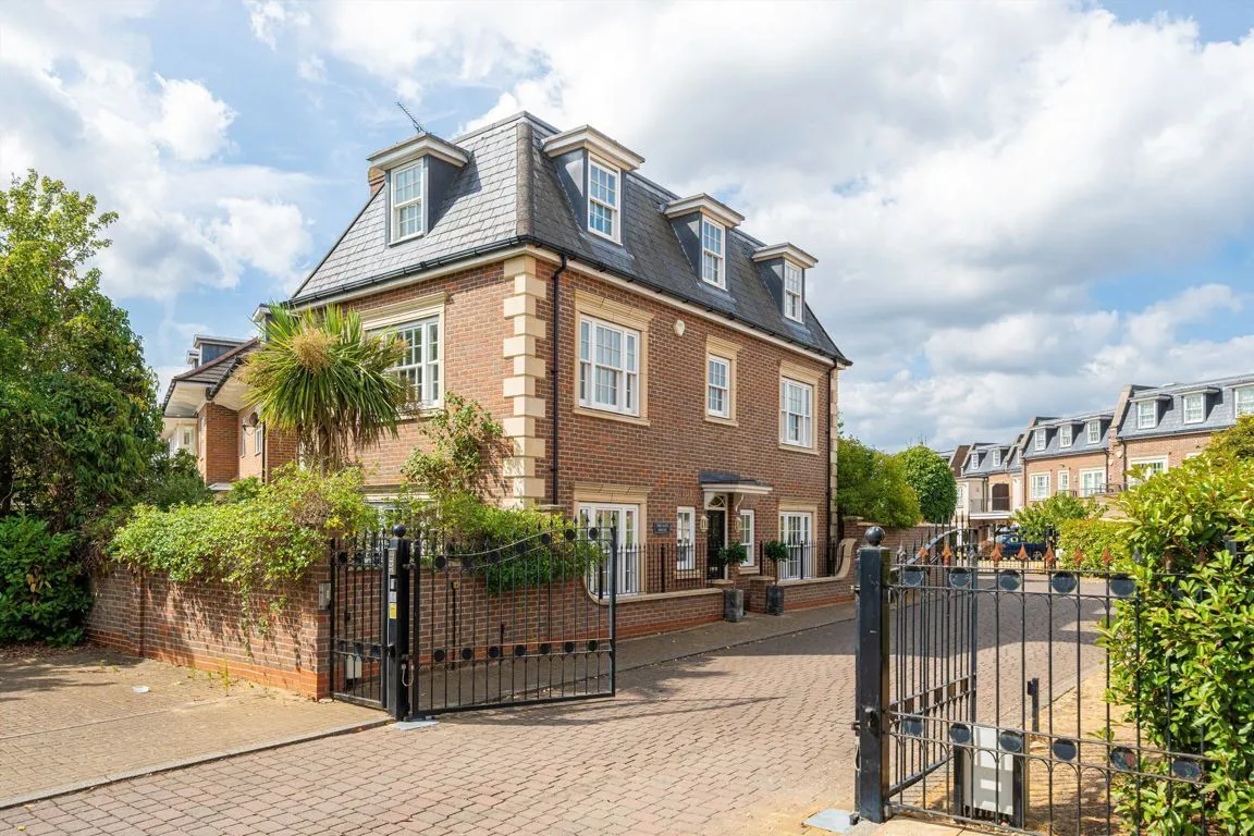 Lincoln Grove, Weybridge, KT13, photo 15