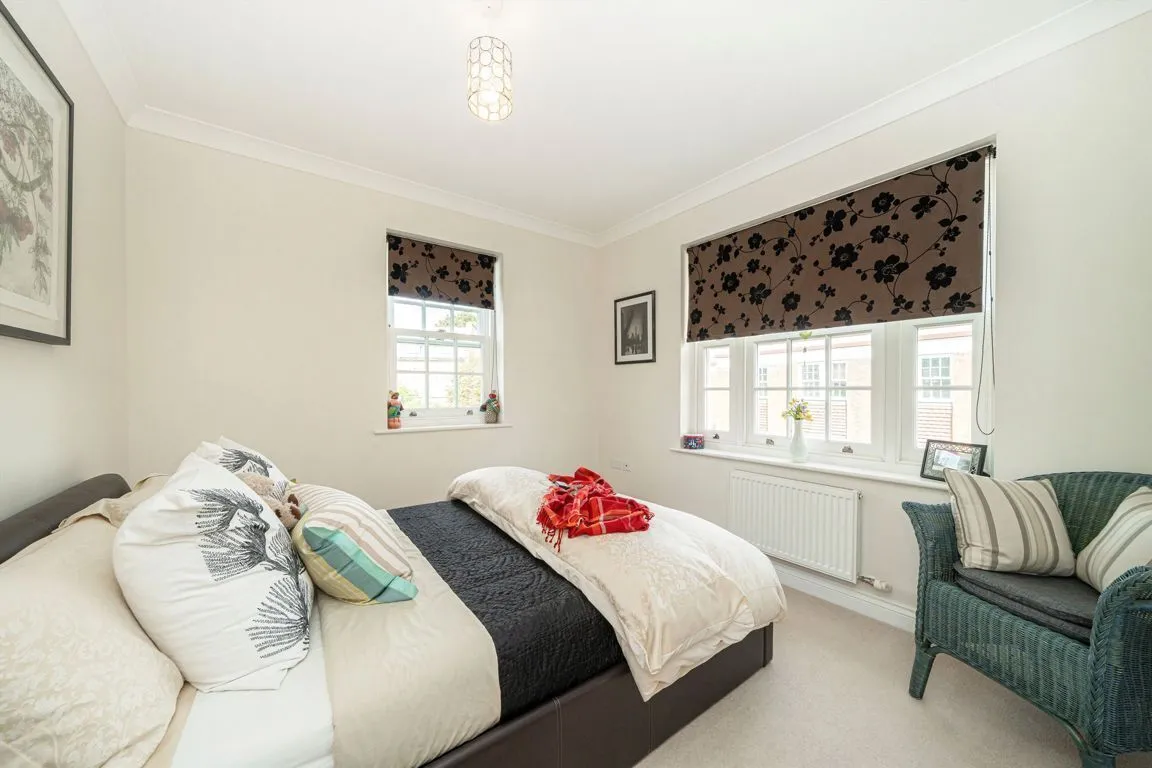 Lincoln Grove, Weybridge, KT13, photo 9