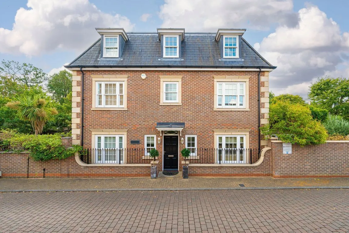 5 bed house for sale, Lincoln Grove, Weybridge, KT13