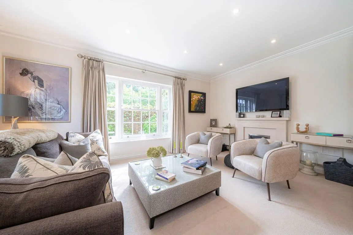 Lincoln Grove, Weybridge, KT13, photo 2