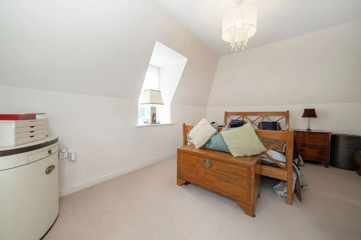 Lincoln Grove, Weybridge, KT13, photo 8