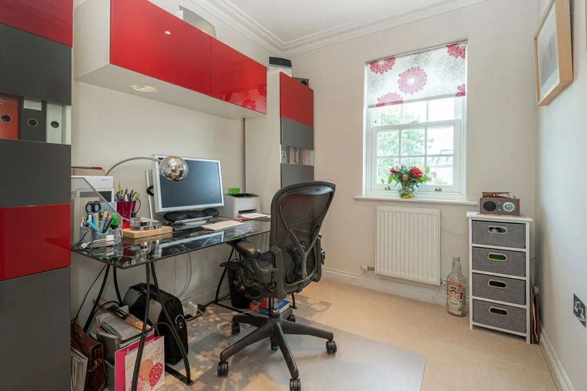 Lincoln Grove, Weybridge, KT13, photo 10