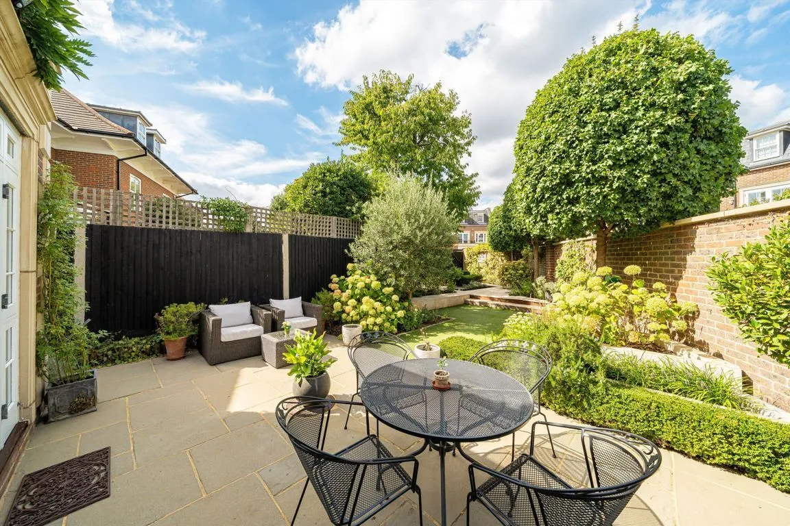 Lincoln Grove, Weybridge, KT13, photo 11