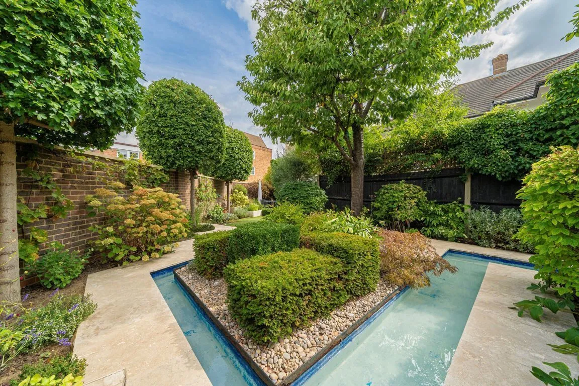 Lincoln Grove, Weybridge, KT13, photo 12