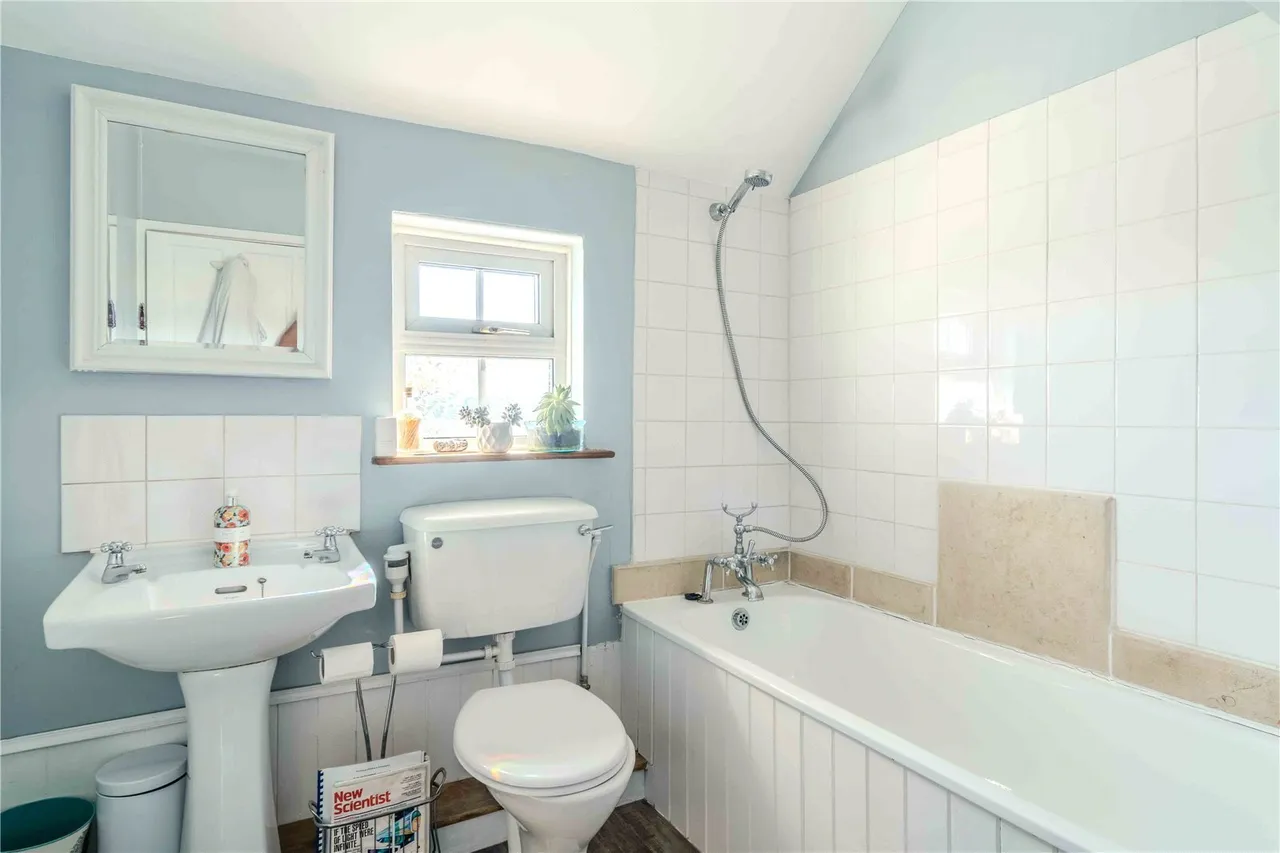 Murcot, Broadway, WR12, photo 9