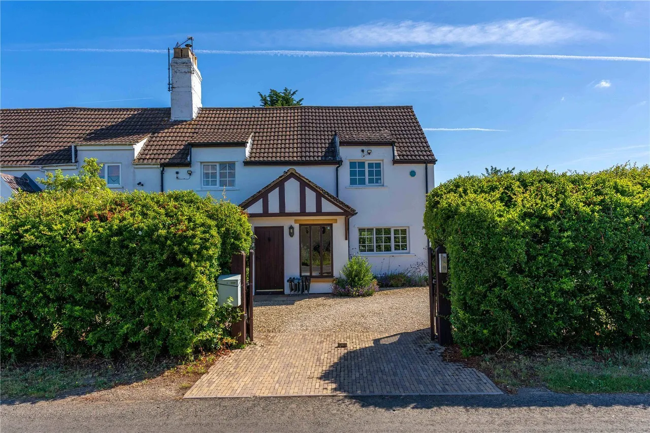 Murcot, Broadway, WR12, photo 14