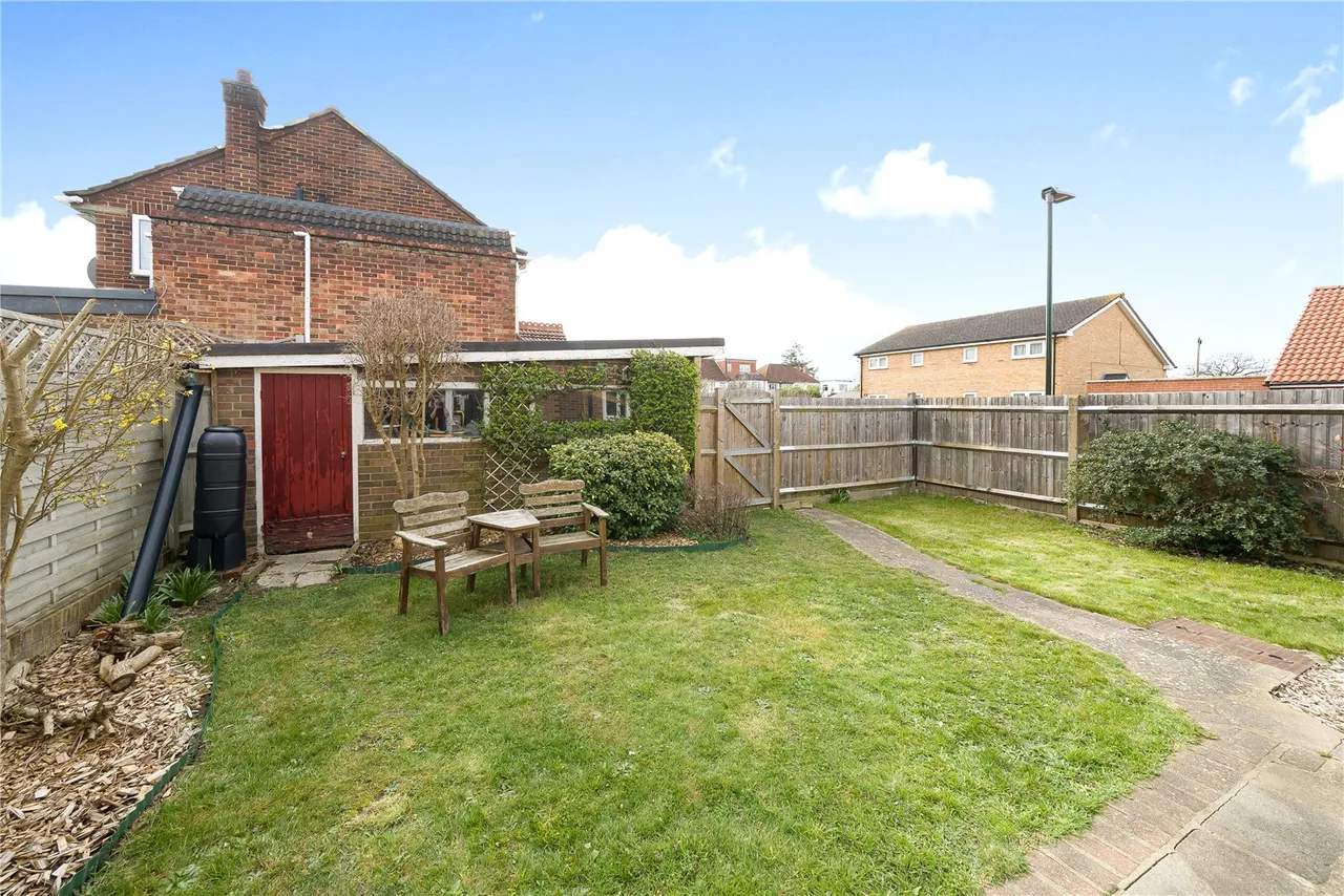 Bluefield Close, Hampton, TW12 3JH, photo 7