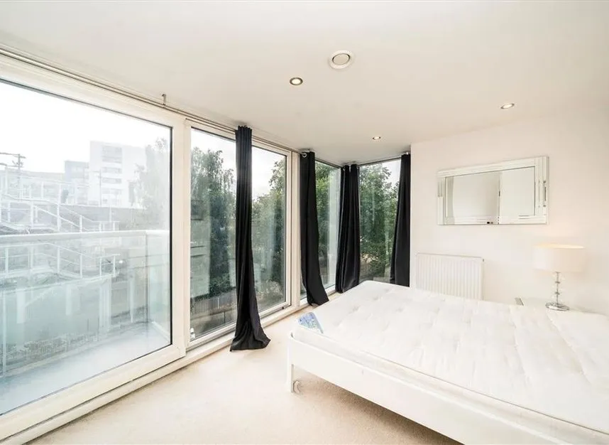Mill Lane, New Cross, SE8, photo 4