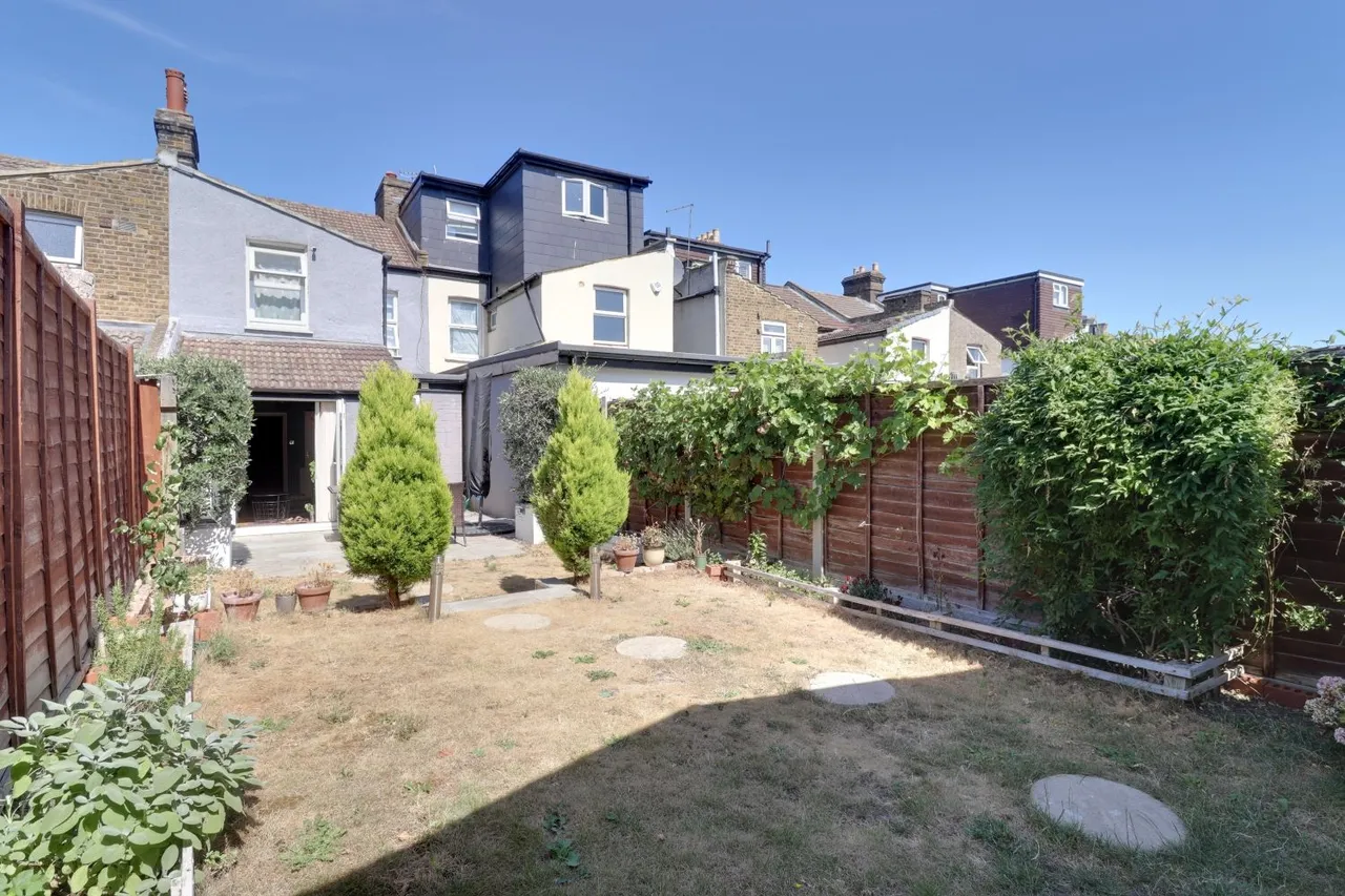 3 bed house for sale, Homesdale Road, Bromley, BR2
