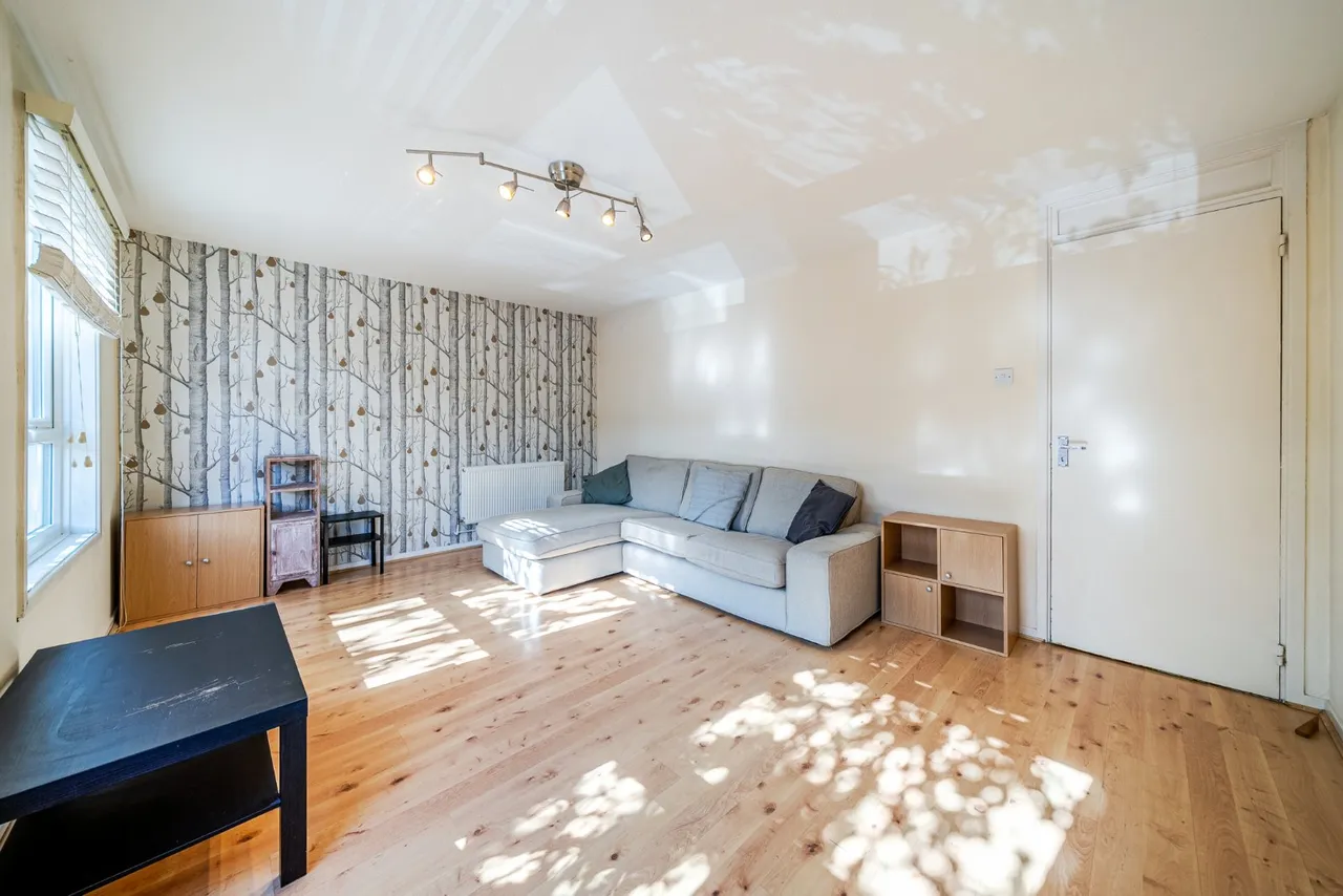 3 bed flat for sale, Mayford Road, Balham, SW12