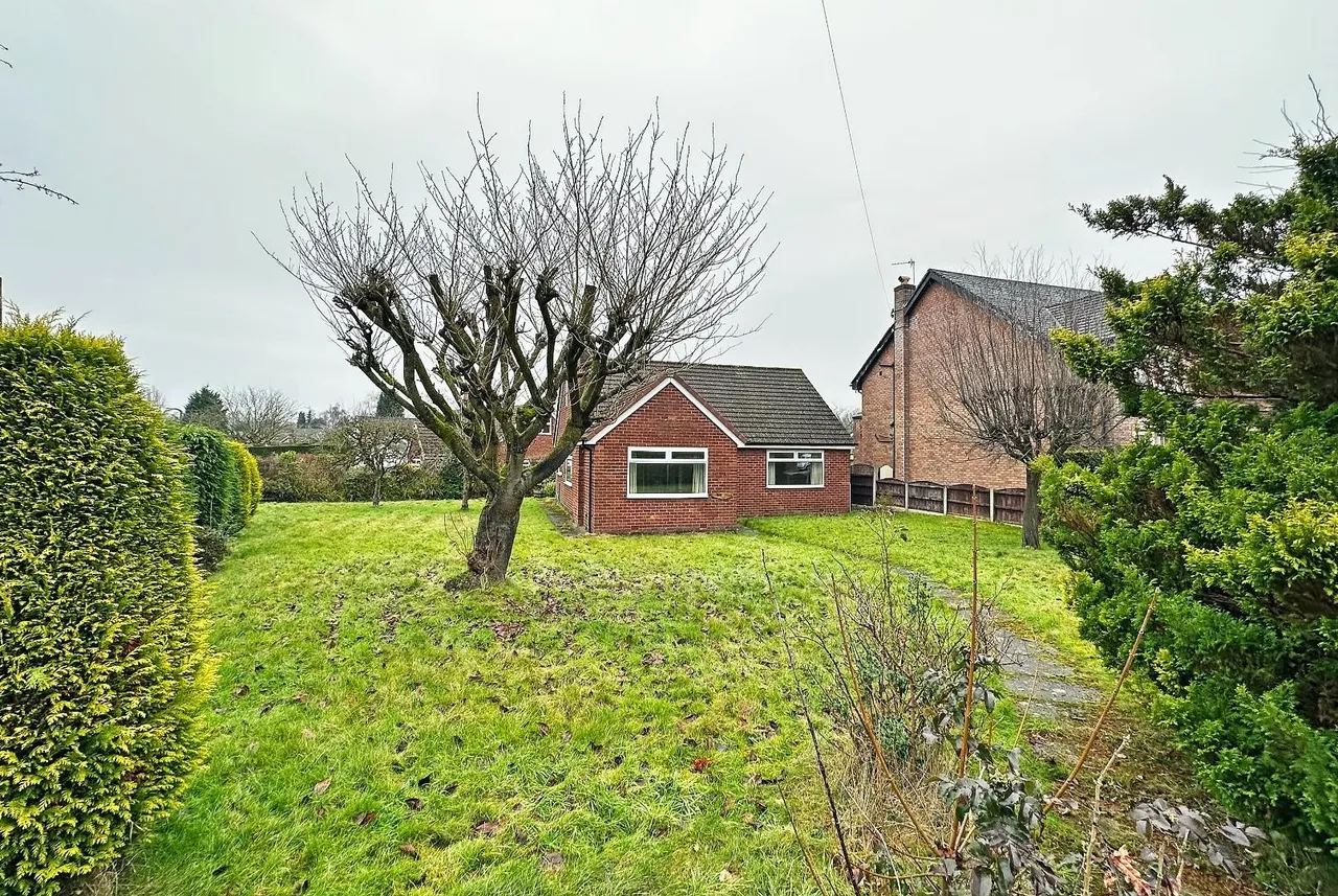 2 bed house for sale — Chapel Lane, Hale Barns, Cheshire WA15 0BN