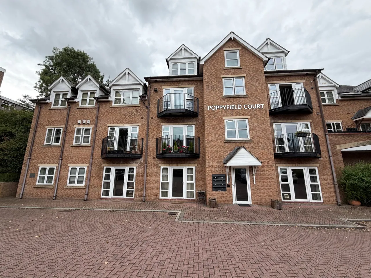 2 bed flat to rent, Deighton Road, Wetherby, LS22