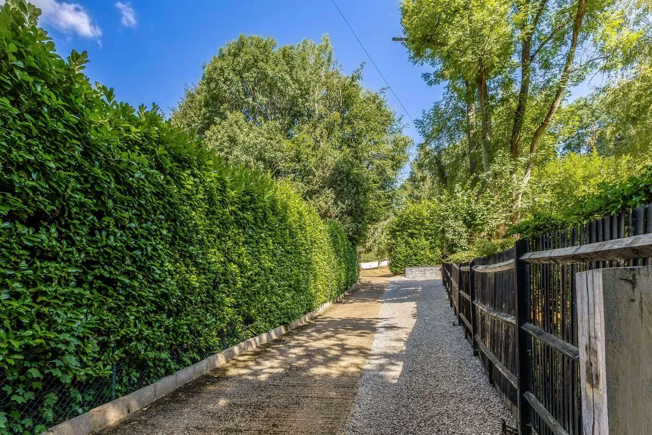 Valley Road, Rickmansworth, Hertfordshire, WD3 4BH, photo 2