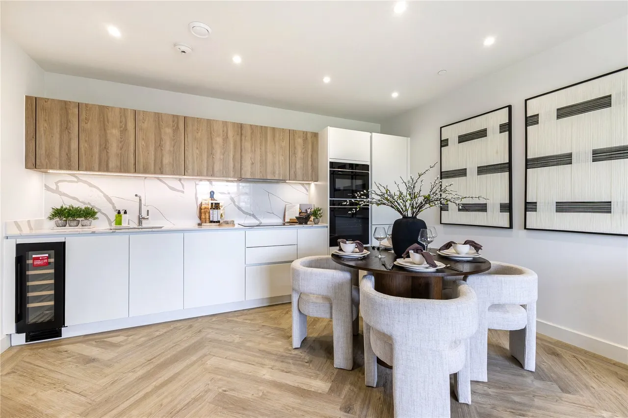 1 bed flat for sale, St. George's Gardens, London, SW17