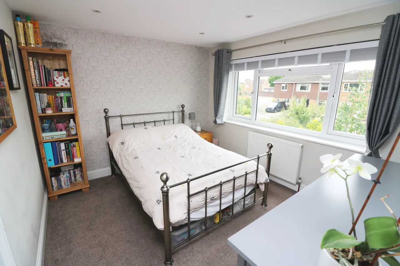 Aymer Drive, Surrey Staines-upon-Thames, TW18, photo 10