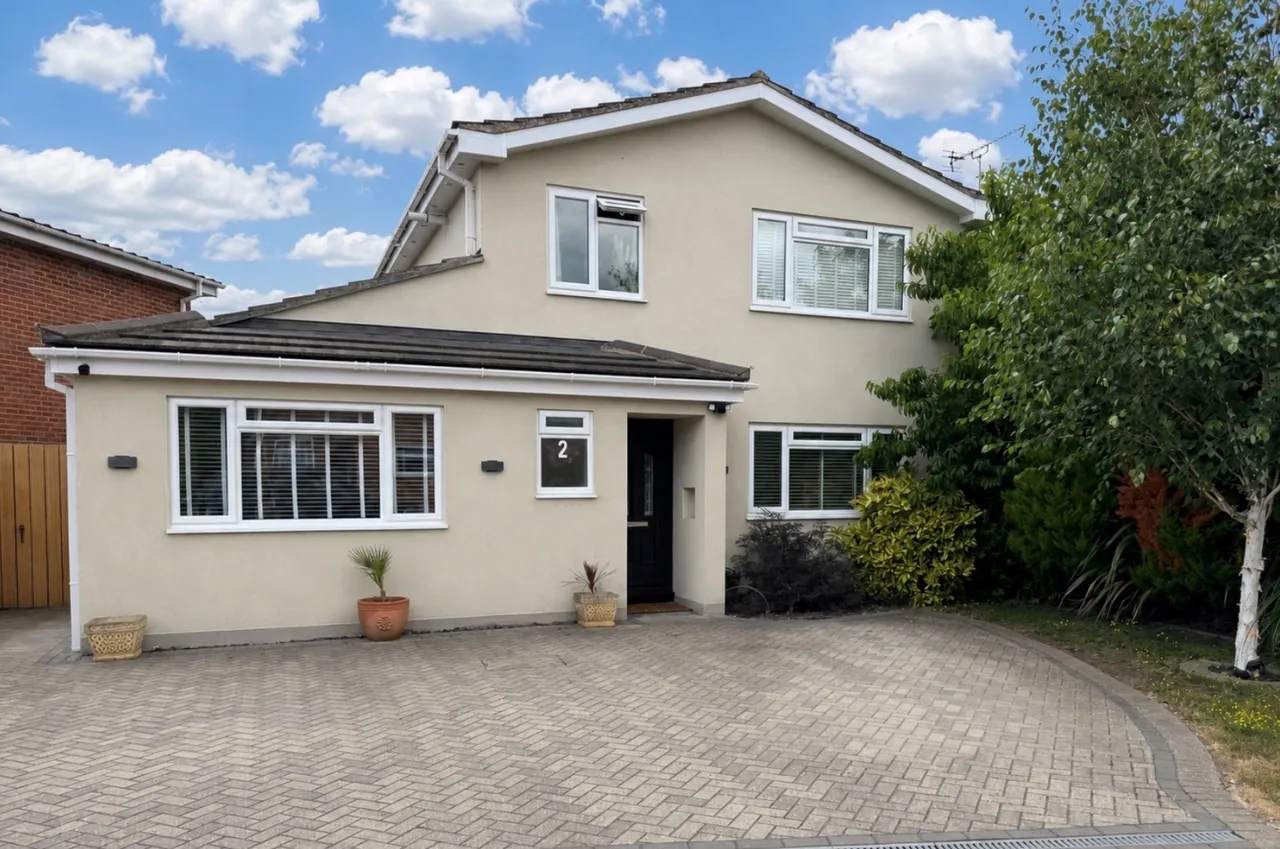 4 bed house for sale, Aymer Drive, Surrey Staines-upon-Thames, TW18