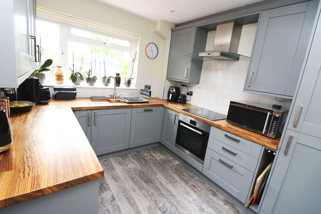 Aymer Drive, Surrey Staines-upon-Thames, TW18, photo 5