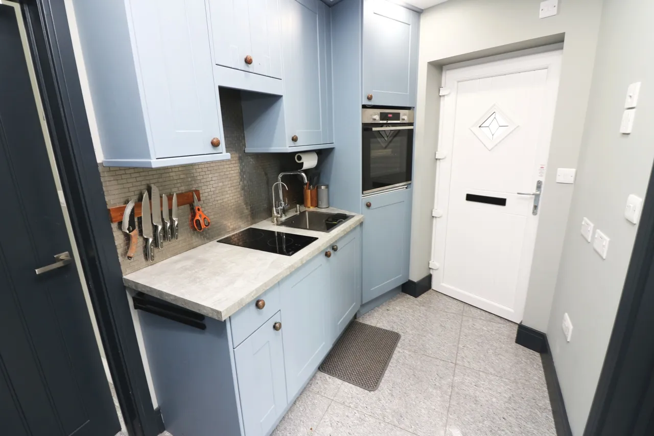 Aymer Drive, Surrey Staines-upon-Thames, TW18, photo 6