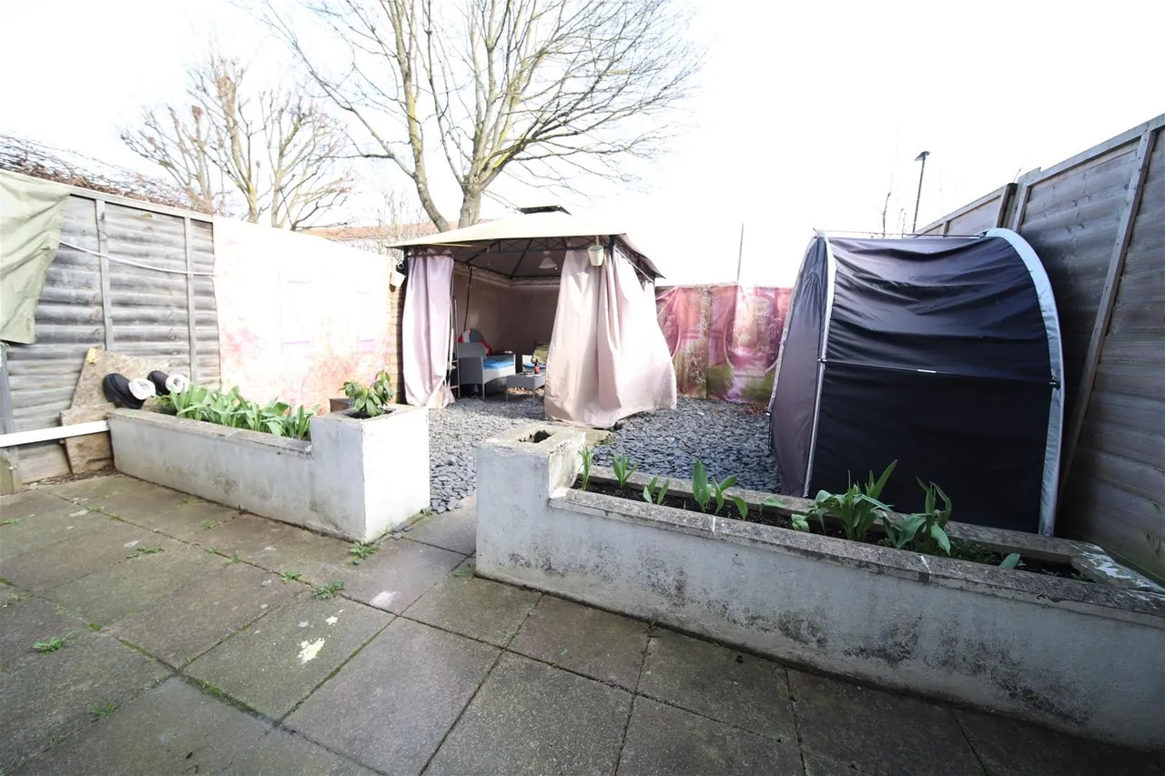Lawson Road, Enfield EN3 5XL, photo 11