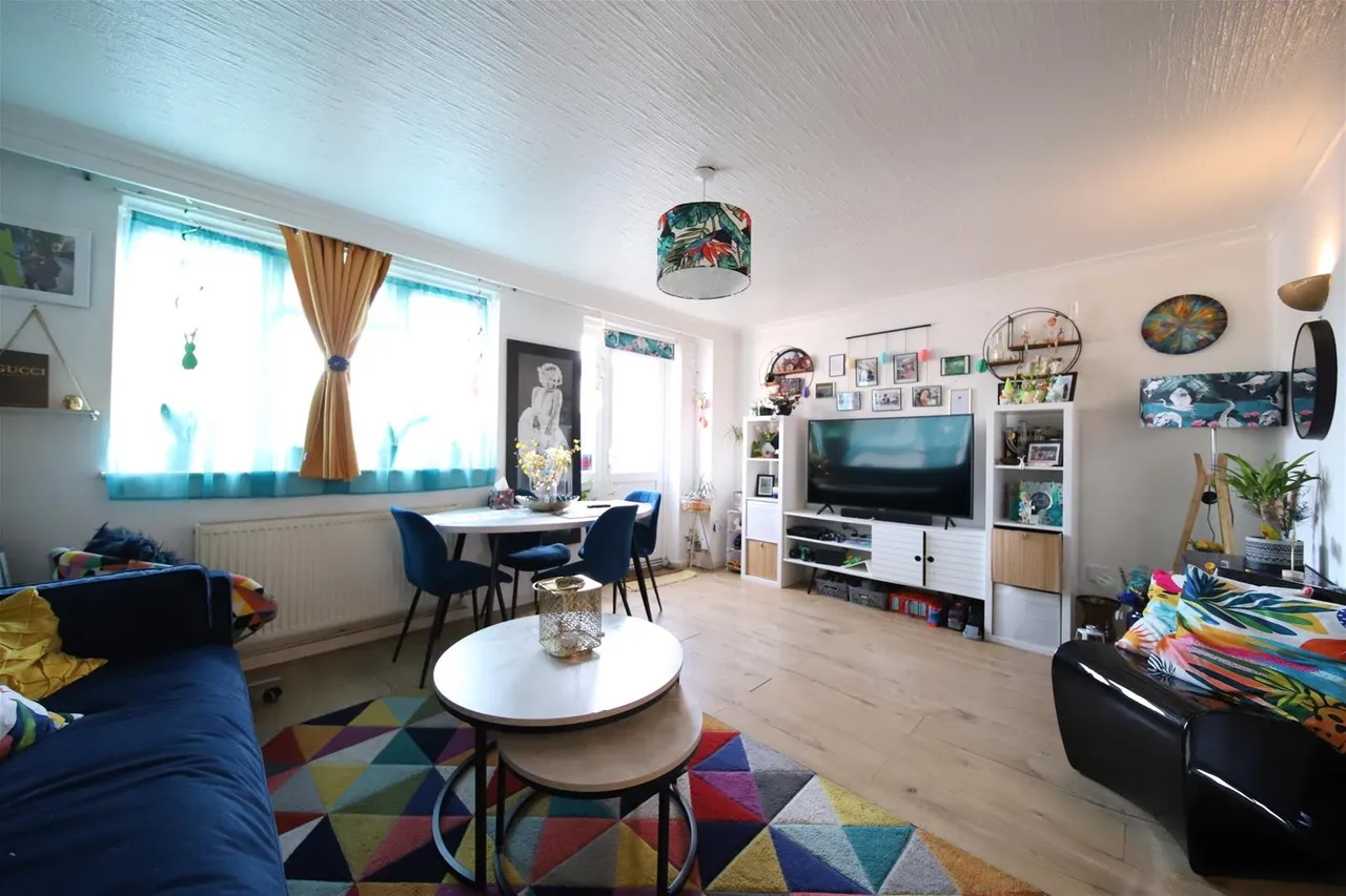 Lawson Road, Enfield EN3 5XL, photo 2