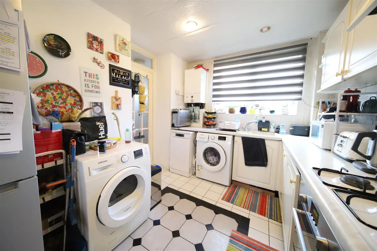 Lawson Road, Enfield EN3 5XL, photo 5