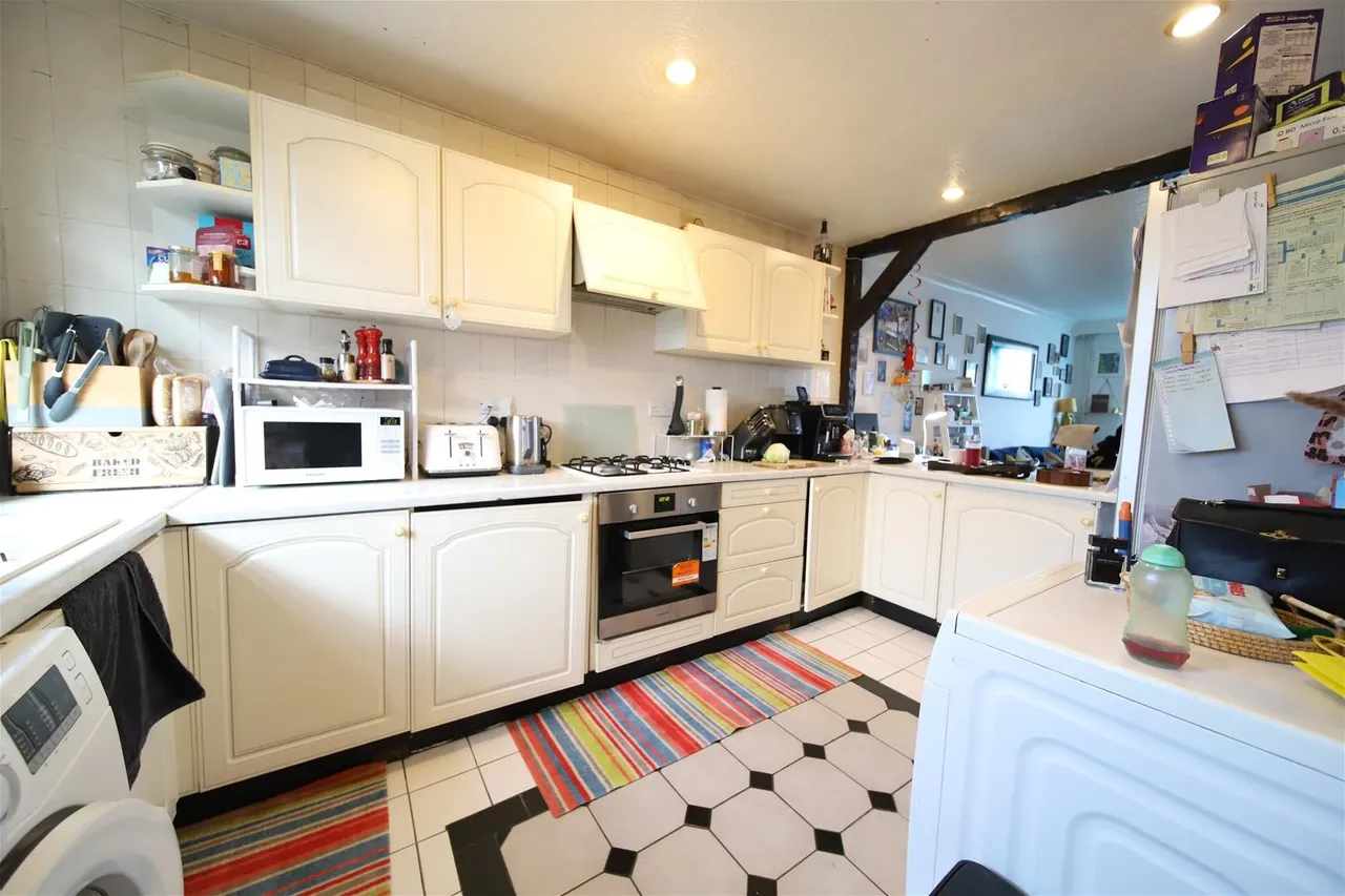 Lawson Road, Enfield EN3 5XL, photo 4