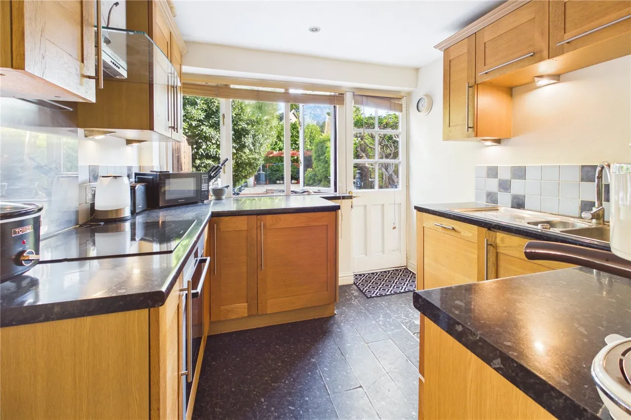 Shaw Road, Newbury, RG14, photo 6