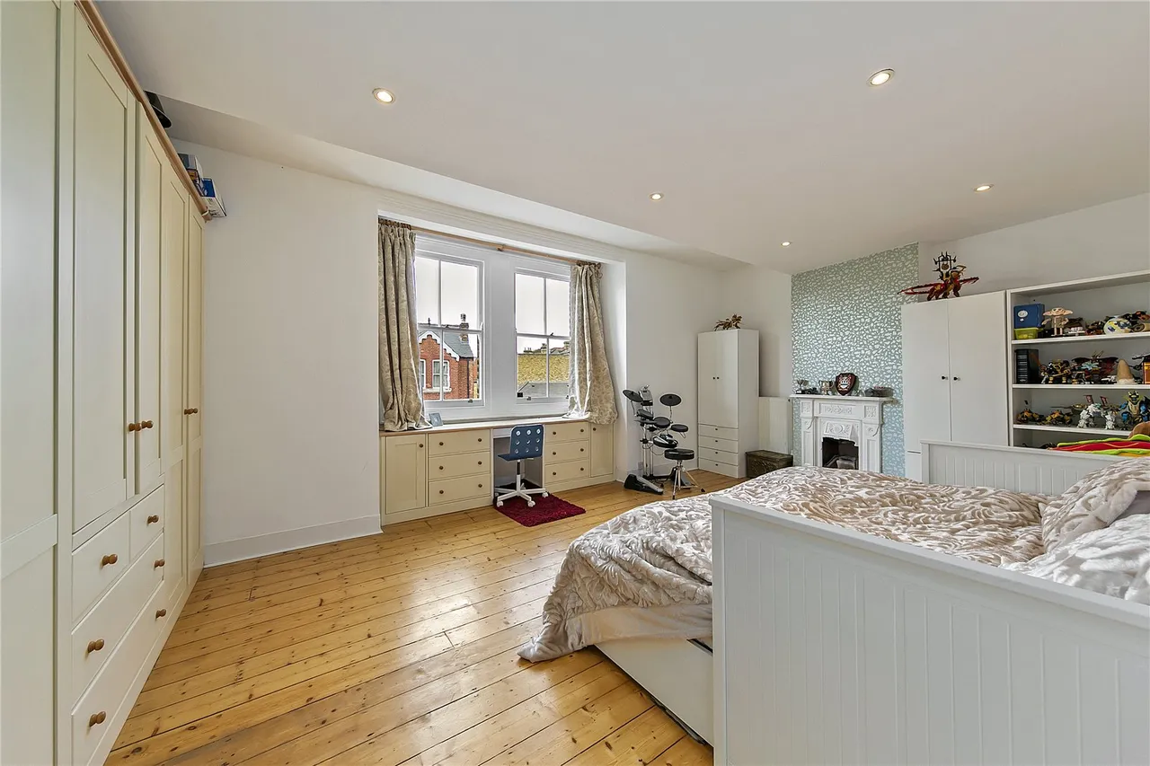 Broadway Avenue, St Margarets, TW1, photo 13