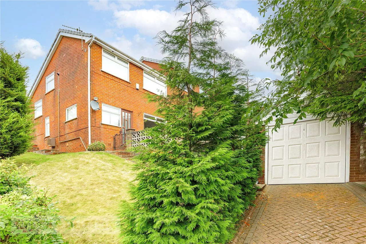 Heywood Fold Road, Springhead, OL4, photo 3