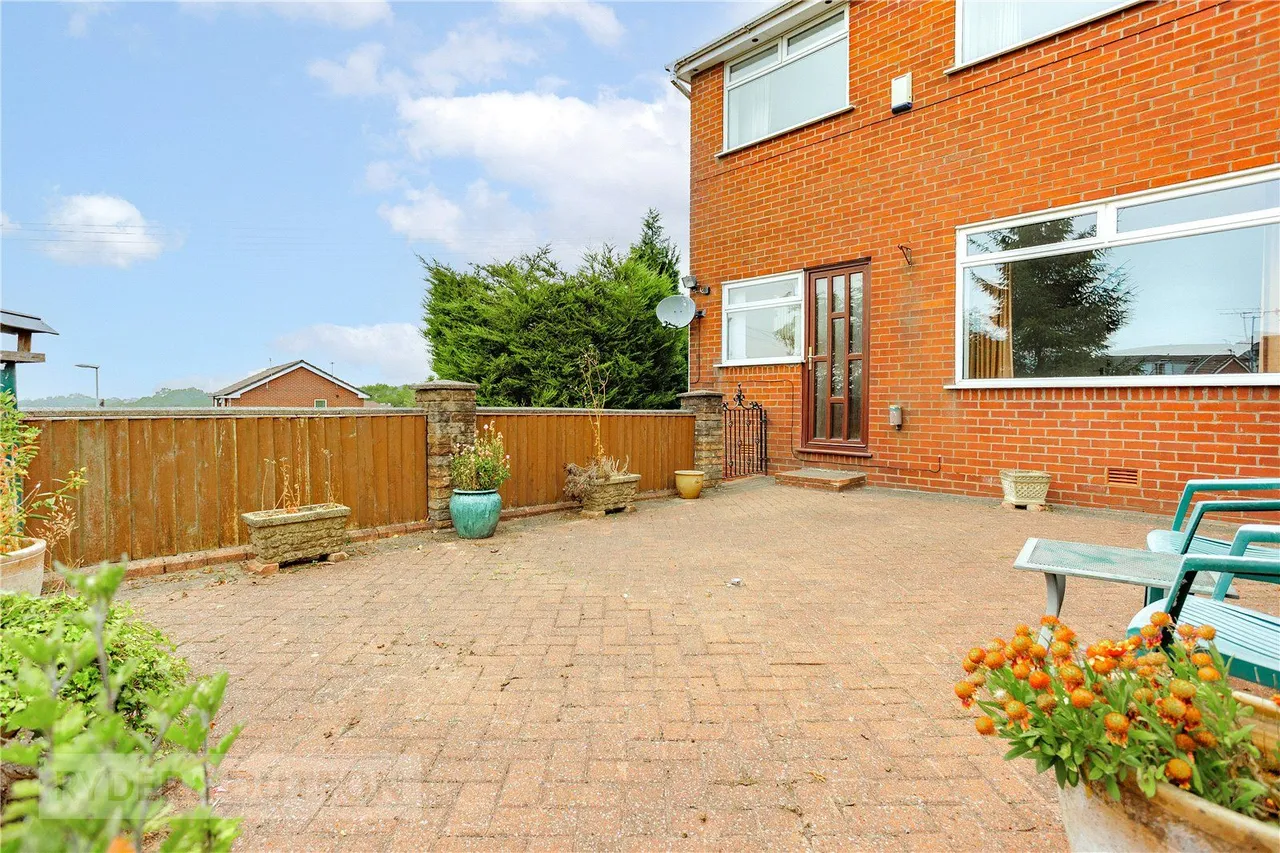 Heywood Fold Road, Springhead, OL4, photo 17